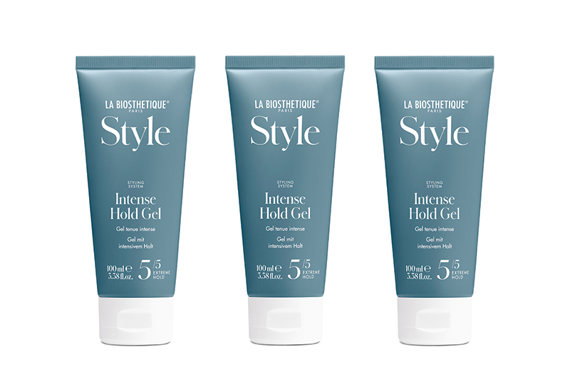 Drei Tuben La Biosthétique Style Intense Hold Gel nebeneinander auf weißem Hintergrund – Stylinggel für intensiven Halt, 100 ml Inhalt, Stylingstufe 5 von 5, professionelle Haarpflege für starken Halt